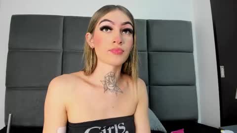 Snapshot of lizz_luna chatting on 10-16-25, 02:51 lizz_luna online show from 10-16-25, 02:51