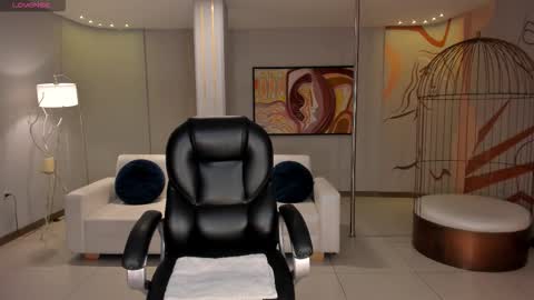 Lizzi  online show from 11-25-25, 08:53