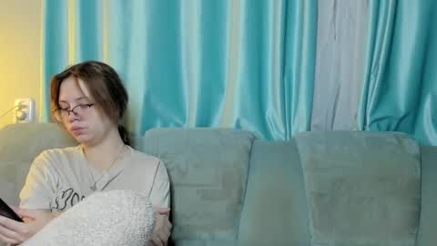 lizzi_muur online show from 12-20-24, 04:25