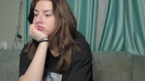 lizzi_muur online show from 01-01-25, 10:03