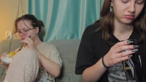 lizzi_muur online show from 01-06-25, 04:44