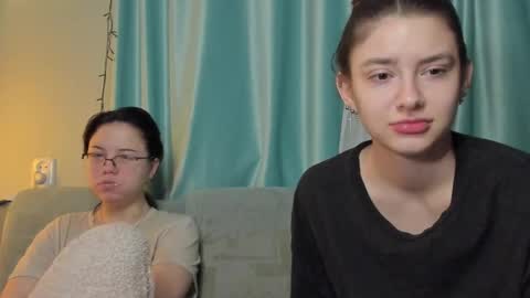 lizzi_muur online show from 01-18-25, 07:04