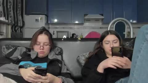 lizzi_muur online show from 02-13-25, 04:07