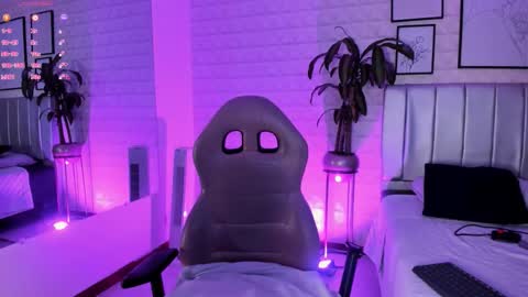  Lizzie  online show from 11-26-25, 12:06