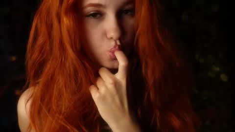 Snapshot of lizzie_gallen chatting on 10-16-25, 05:25 Elizabeth online show from 10-16-25, 05:25