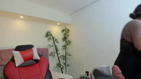 lizzie_williamss online show from 07-02-26, 03:23
