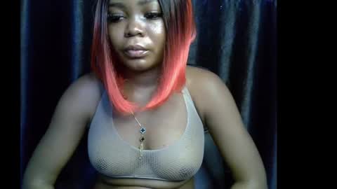 Snapshot of lizzy_petite chatting on 09-19-25, 09:11 lizzy online show from 09-19-25, 09:11