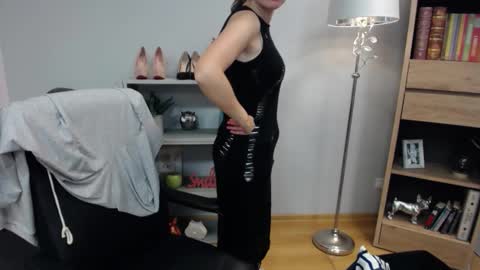 Lizzy online show from 10-17-25, 05:54