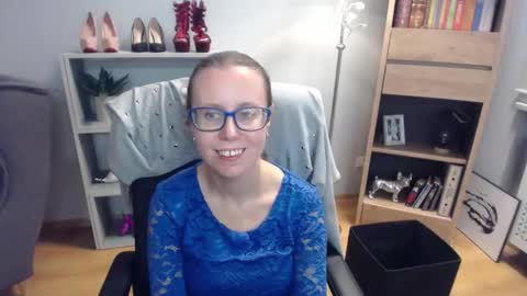 Lizzy online show from 10-23-25, 05:40