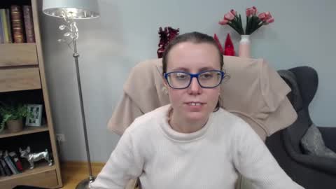 Snapshot of lizzy_sparkle chatting on 02-12-26, 05:57 Lizzy online show from 02-12-26, 05:57