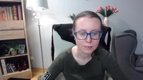 Snapshot of lizzy_sparkle chatting on 03-18-26, 05:32 Lizzy online show from 03-18-26, 05:32