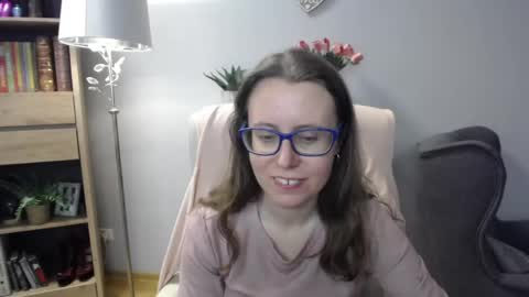 Snapshot of lizzy_sparkle chatting on 03-25-26, 05:35 Lizzy online show from 03-25-26, 05:35