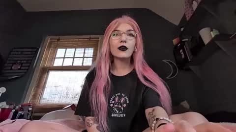 lizzybunny online show from 12-14-24, 02:10