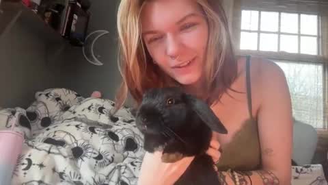 lizzybunny online show from 01-27-25, 02:13