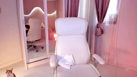 Snapshot of lm_kloeeh chatting on 03-11-25, 02:21 Kloe see you 28-11 to celebrate my birthday online show from 03-11-25, 02:21