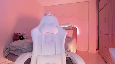 Snapshot of lm_kloeeh chatting on 10-31-25, 10:11 Kloe see you 28-11 to celebrate my birthday online show from 10-31-25, 10:11