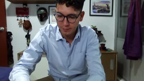 Snapshot of lobomx19 chatting on 12-18-24, 02:42 Lobo online show from 12-18-24, 02:42