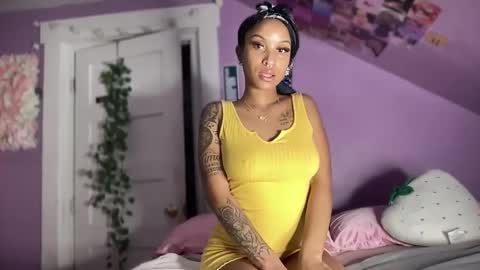 Snapshot of locsoffun chatting on 12-16-24, 11:50 Dashaa online show from 12-16-24, 11:50
