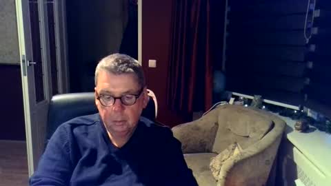 Snapshot of loebet chatting on 12-19-25, 04:03 Loebet online show from 12-19-25, 04:03
