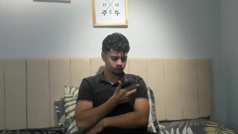 Snapshot of logan_9_ chatting on 05-05-26, 04:42 logan online show from 05-05-26, 04:42