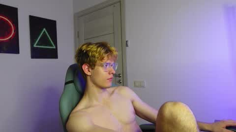 Snapshot of logan_fraser chatting on 10-09-25, 12:25 LOGAN FRASER online show from 10-09-25, 12:25