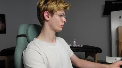 Snapshot of logan_fraser chatting on 10-14-25, 01:56 LOGAN FRASER online show from 10-14-25, 01:56