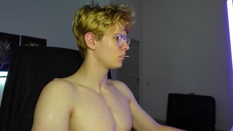 Snapshot of logan_fraser chatting on 10-16-25, 02:29 LOGAN FRASER online show from 10-16-25, 02:29