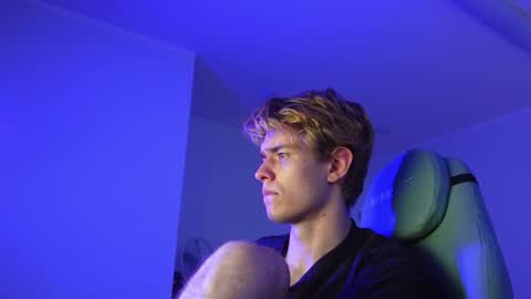 Snapshot of logan_fraser chatting on 11-06-25, 01:56 LOGAN FRASER online show from 11-06-25, 01:56