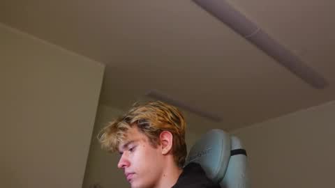 Snapshot of logan_fraser chatting on 11-08-25, 03:01 LOGAN FRASER online show from 11-08-25, 03:01