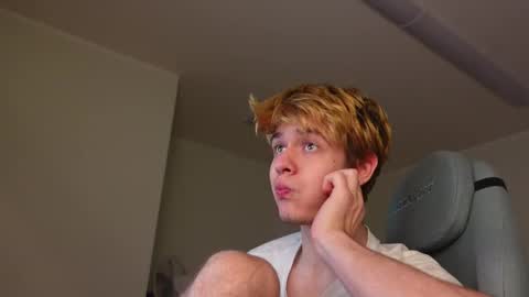 Snapshot of logan_fraser chatting on 11-09-25, 02:26 LOGAN FRASER online show from 11-09-25, 02:26