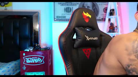 logan_hugh8 online show from 02-26-25, 06:15