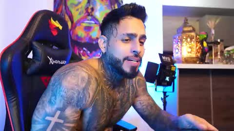 logan_hugh8 online show from 10-11-25, 11:36