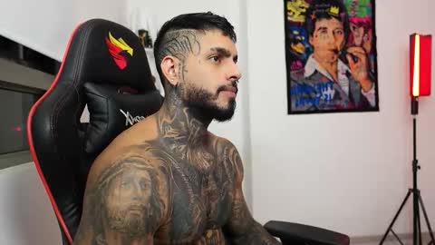 logan_hugh8 online show from 10-21-25, 12:44