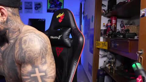 logan_hugh8 online show from 05-05-26, 02:19