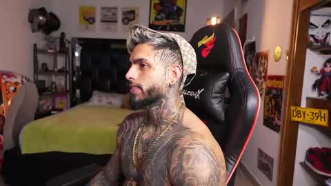 logan_hugh8 online show from 05-20-26, 02:07