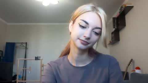 Snapshot of loisepadovano chatting on 09-25-25, 07:23 Amelia online show from 09-25-25, 07:23