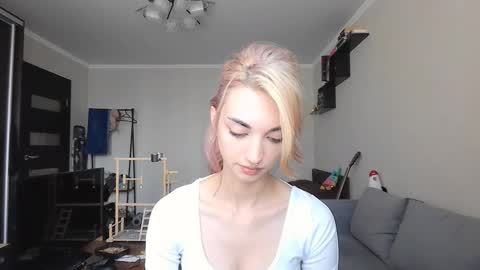 Snapshot of loisepadovano chatting on 09-28-25, 10:09 Amelia online show from 09-28-25, 10:09