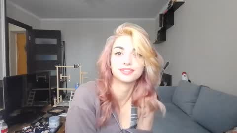 Snapshot of loisepadovano chatting on 09-29-25, 10:09 Amelia online show from 09-29-25, 10:09