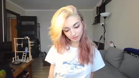 Snapshot of loisepadovano chatting on 10-01-25, 10:10 Amelia online show from 10-01-25, 10:10