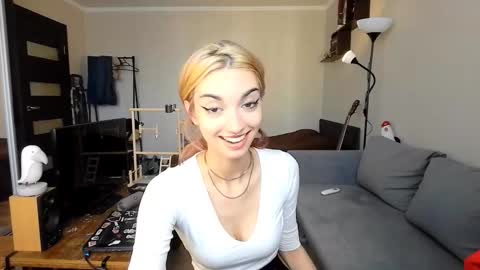 Snapshot of loisepadovano chatting on 10-03-25, 09:06 Amelia online show from 10-03-25, 09:06