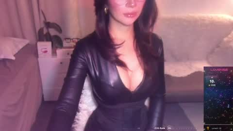Snapshot of loisewilliams chatting on 07-12-26, 03:36 Mistress L online show from 07-12-26, 03:36