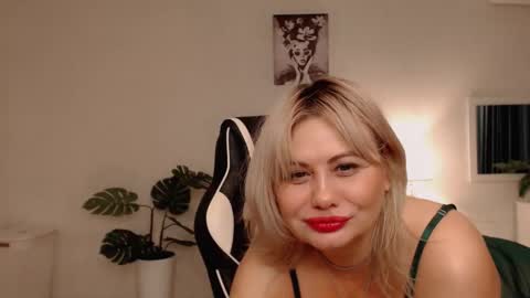 Snapshot of lola_anderson chatting on 03-06-26, 06:43 Lola online show from 03-06-26, 06:43
