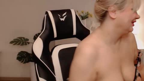 Snapshot of lola_anderson chatting on 03-11-26, 06:08 Lola online show from 03-11-26, 06:08