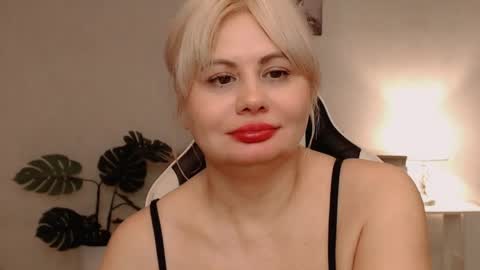 Snapshot of lola_anderson chatting on 03-21-26, 08:19 Lola online show from 03-21-26, 08:19