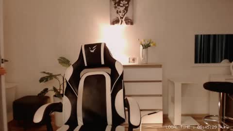 Snapshot of lola_anderson chatting on 04-25-26, 01:41 Lola online show from 04-25-26, 01:41