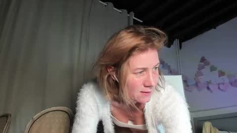 lola_belgium online show from 02-25-25, 05:25