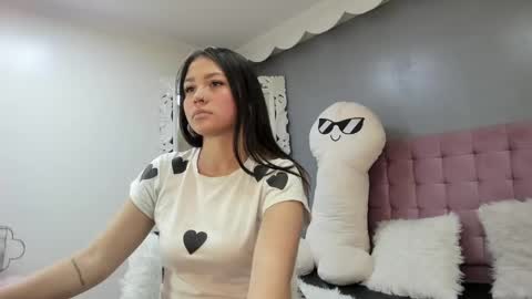 Snapshot of lola_cook chatting on 10-15-25, 01:22 Lola online show from 10-15-25, 01:22