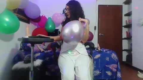 lola_fiery online show from 12-19-24, 12:45