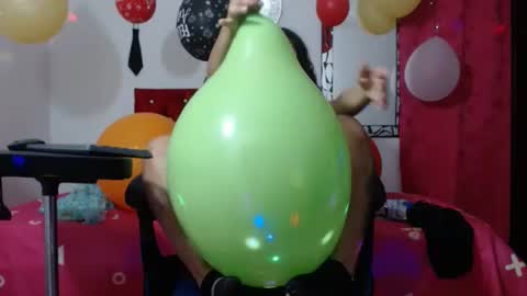 lola_fiery online show from 12-23-24, 11:06