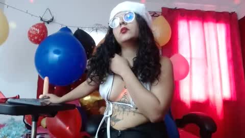 lola_fiery online show from 12-28-24, 05:35